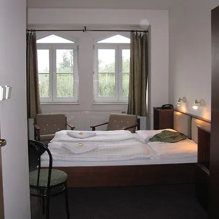 U Ceske Koruny ホテル 3*